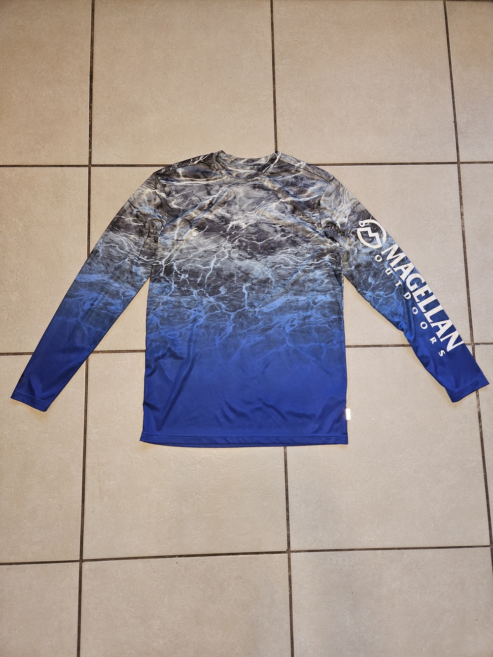 Magellan Outdoors Blue and Gray Wave-Print Long Sleeve Rash Guard
